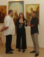 Andrássy Frigyes, Sass Sylvia, Thierry Pillon (háttérben Sass Sylvia "Madonna és két angyal" c. festménytrilógiája)